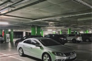 ¿Qué derechos sobre las zonas comunes tiene un propietario de una plaza de parking